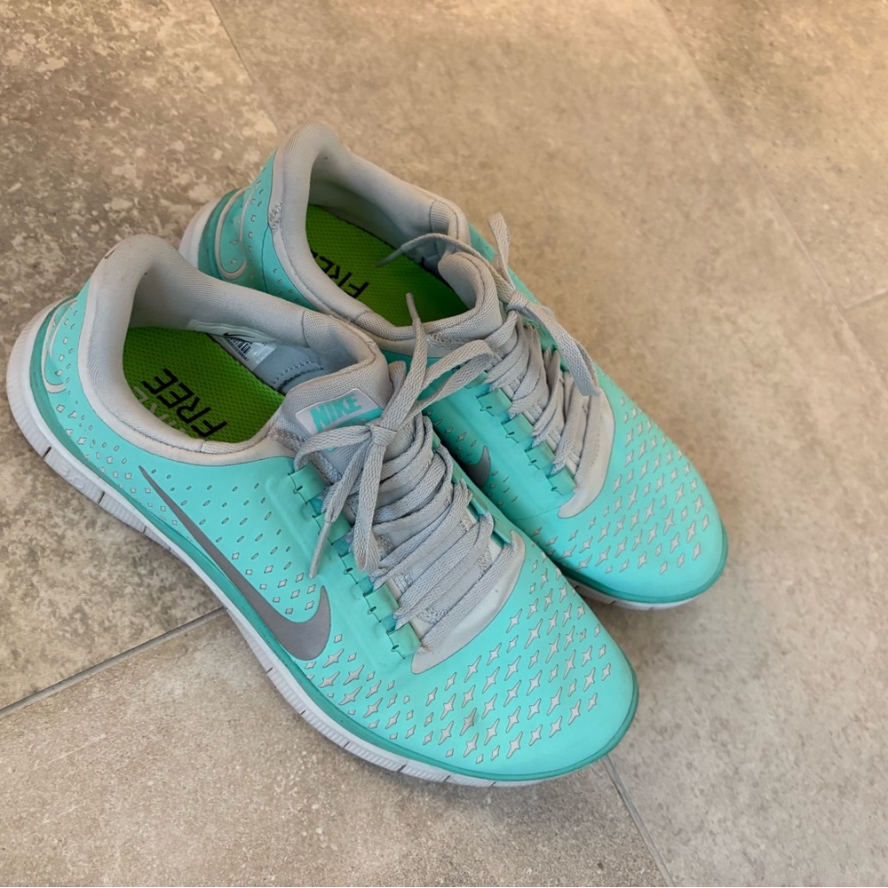Nike Blue Athletic Shoes Lightweight Breathable Design